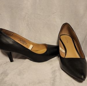 Mossimo Supply Point toe pumps black size 6